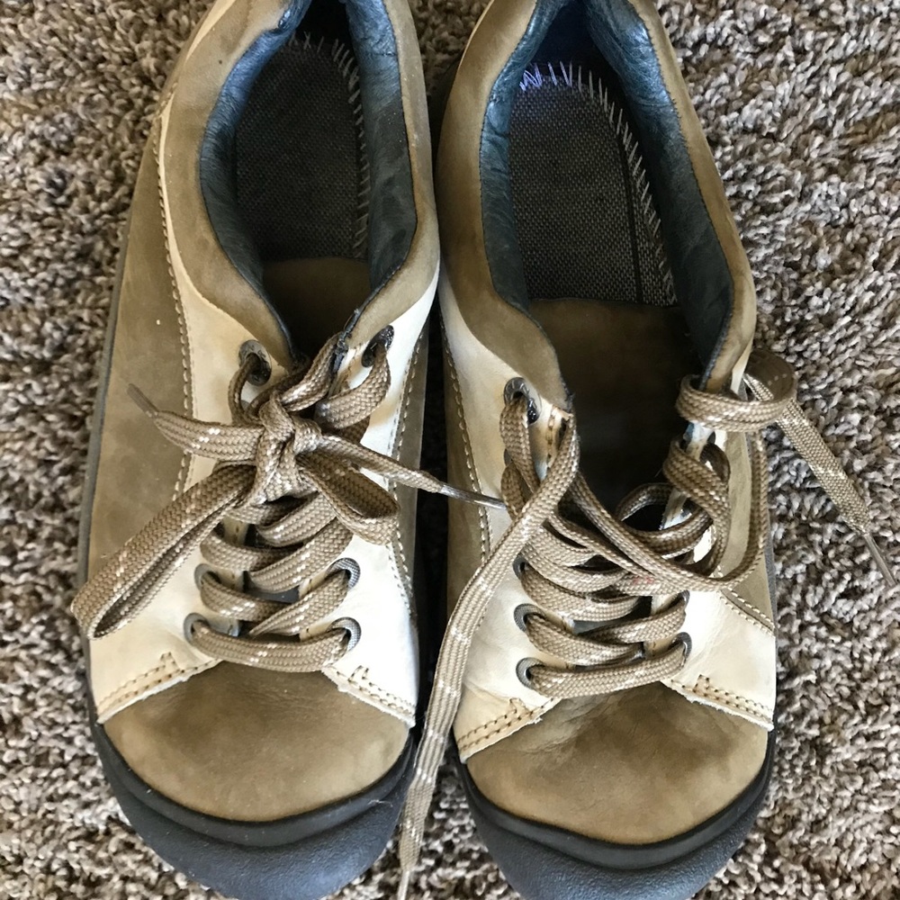 Keen tennis shoes